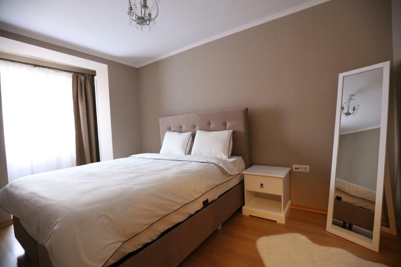 تيميشورا Old Square Apartments 5 المظهر الخارجي الصورة
